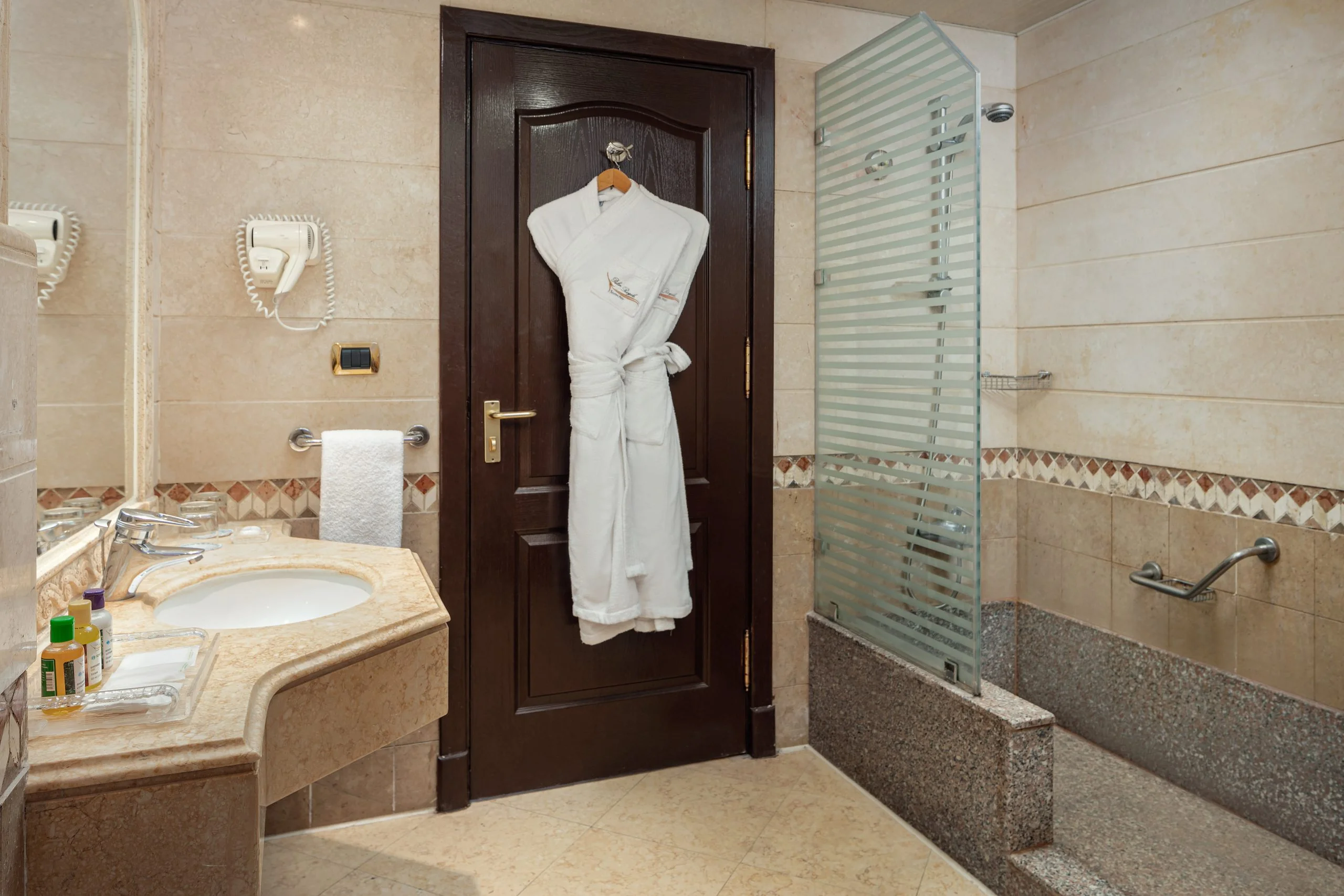 BATHROOM_WALKIN_SHOWER