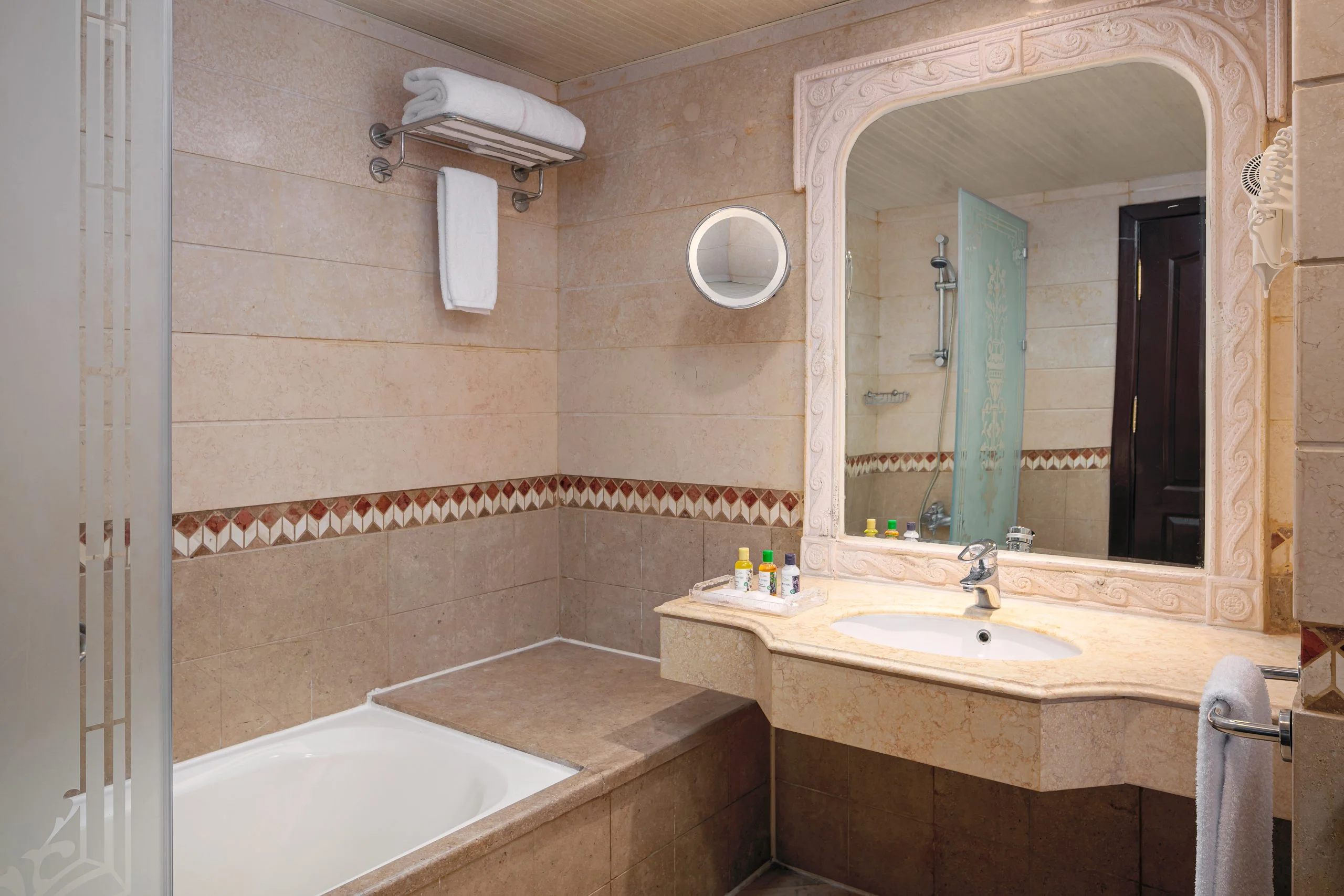 BATHROOM_WITHBATHHUB