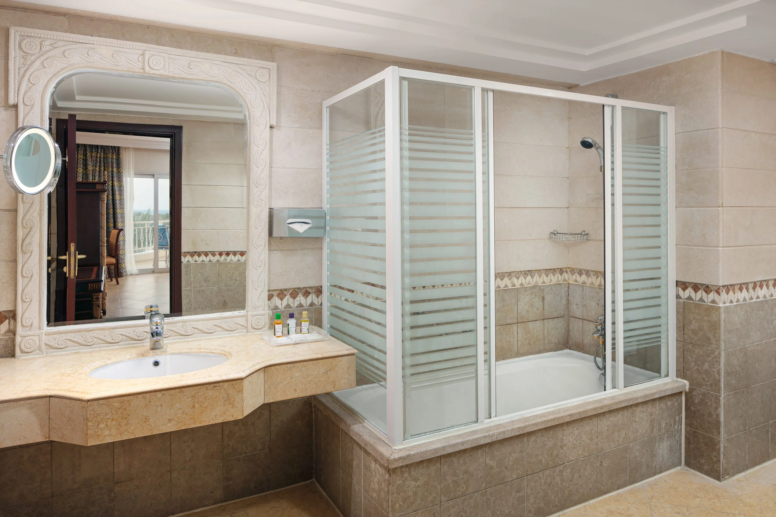 EXECUTIVE_SUITE_BATHROOM