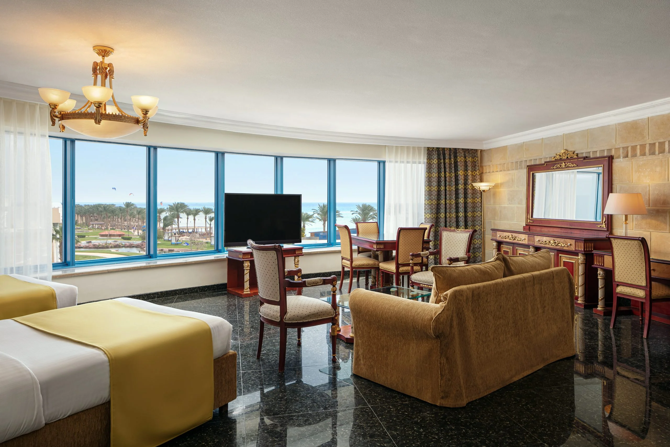 PANORAMA_FAMILYSUITE_LIVING