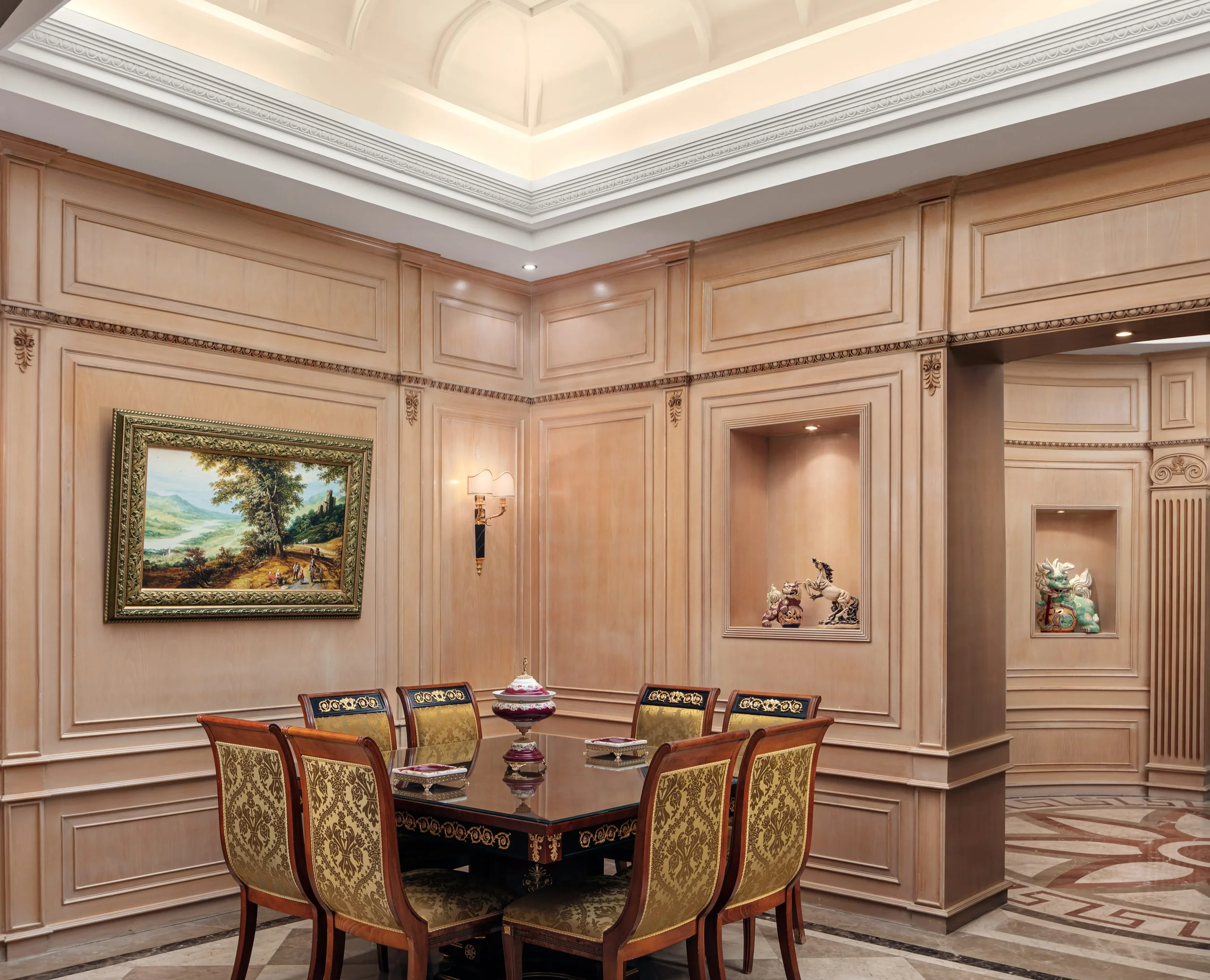 ROYAL_SUITE_DINING